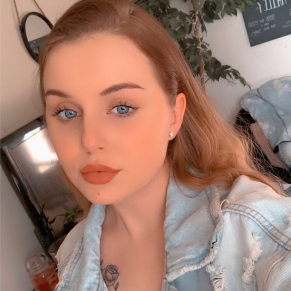 Meet your Posher, Hailey - Picture 1 of 1